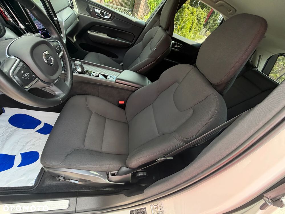 Volvo XC 60 B4 B Momentum Pro - 11