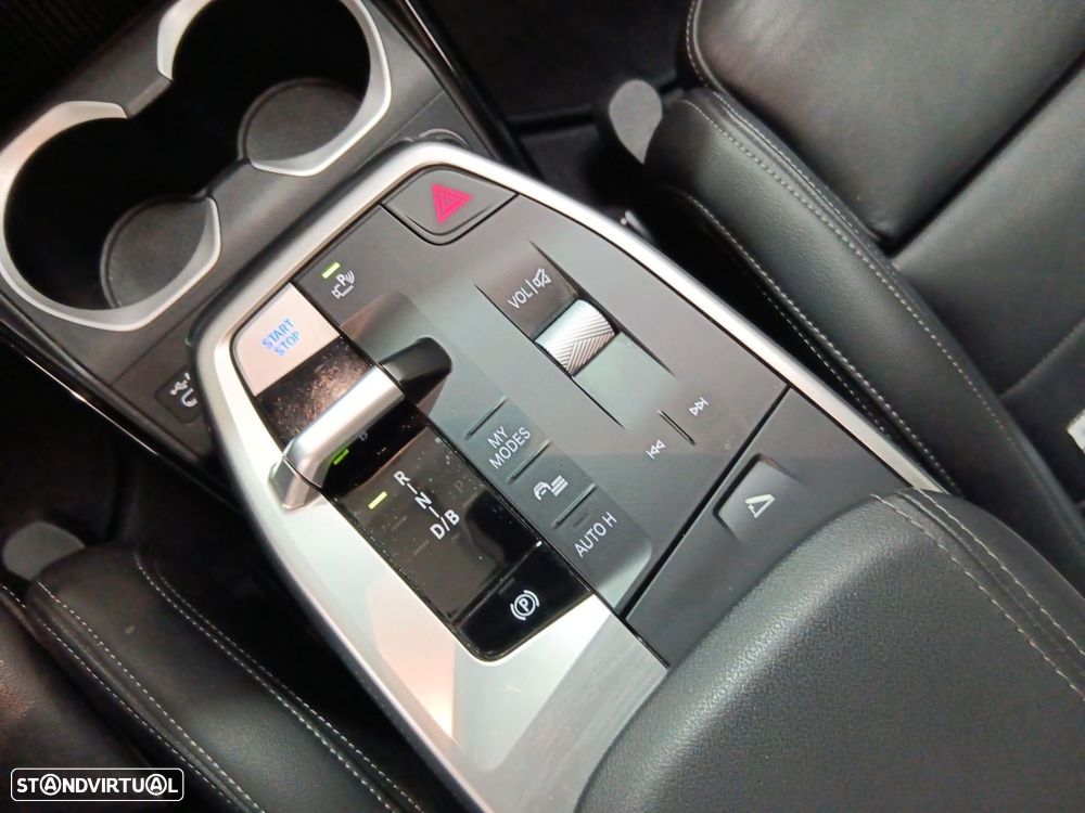 BMW iX1 eDrive20 Pack Desportivo M - 18