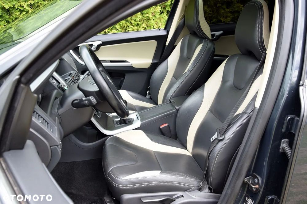 Volvo XC 60 D5 AWD RDesign - 17