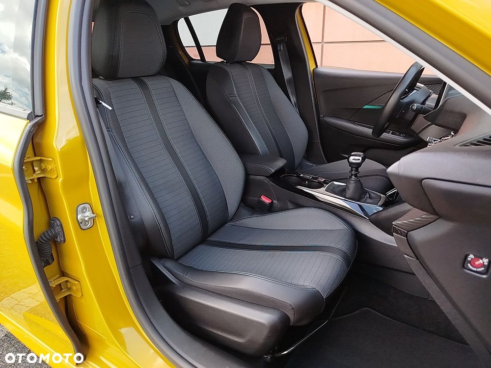 Peugeot 208 TURBO 100 Allure - 11
