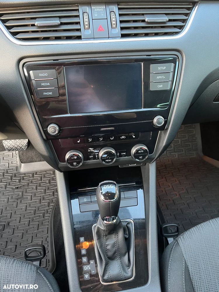 Skoda Octavia 1.6 TDI DSG Style - 11