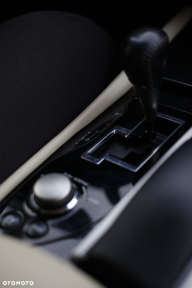 Lexus GS - 10