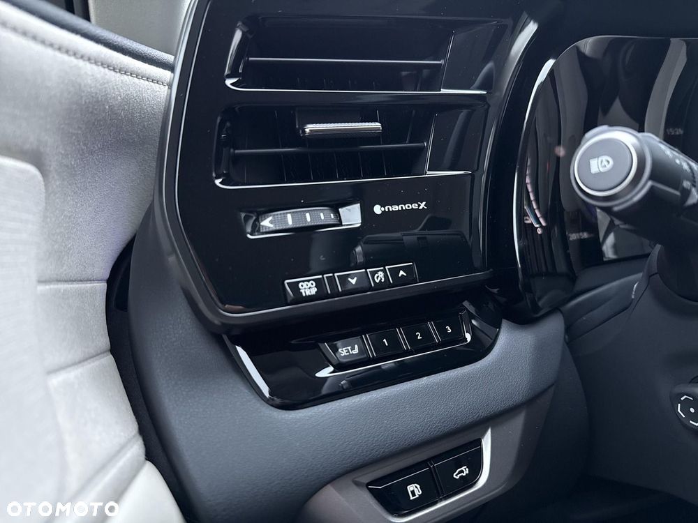 Lexus RX 450h+ Omotenashi - 23
