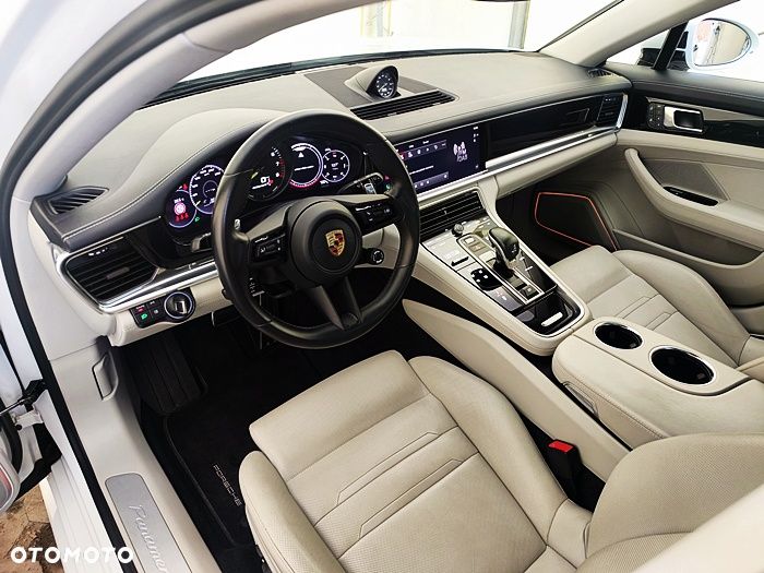 Porsche Panamera 4 E-Hybrid - 22