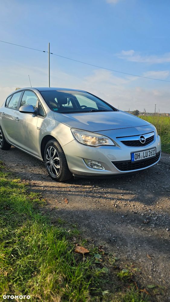 Opel Astra 1.6 Design Edition - 10