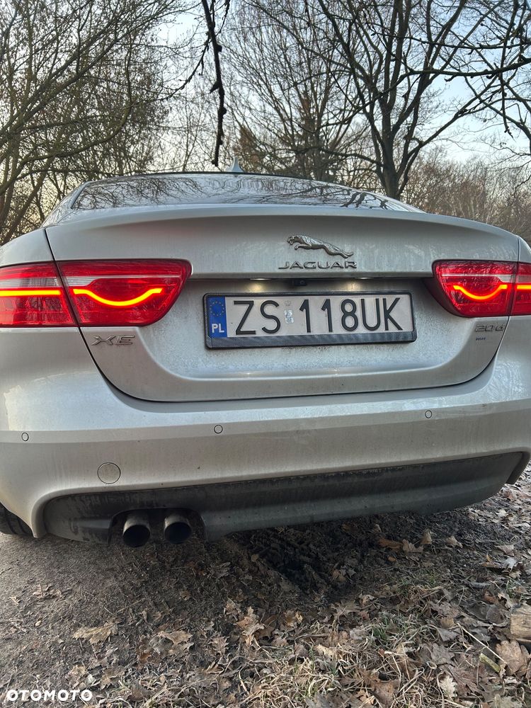 Jaguar XE 2.0 D R-Sport - 10