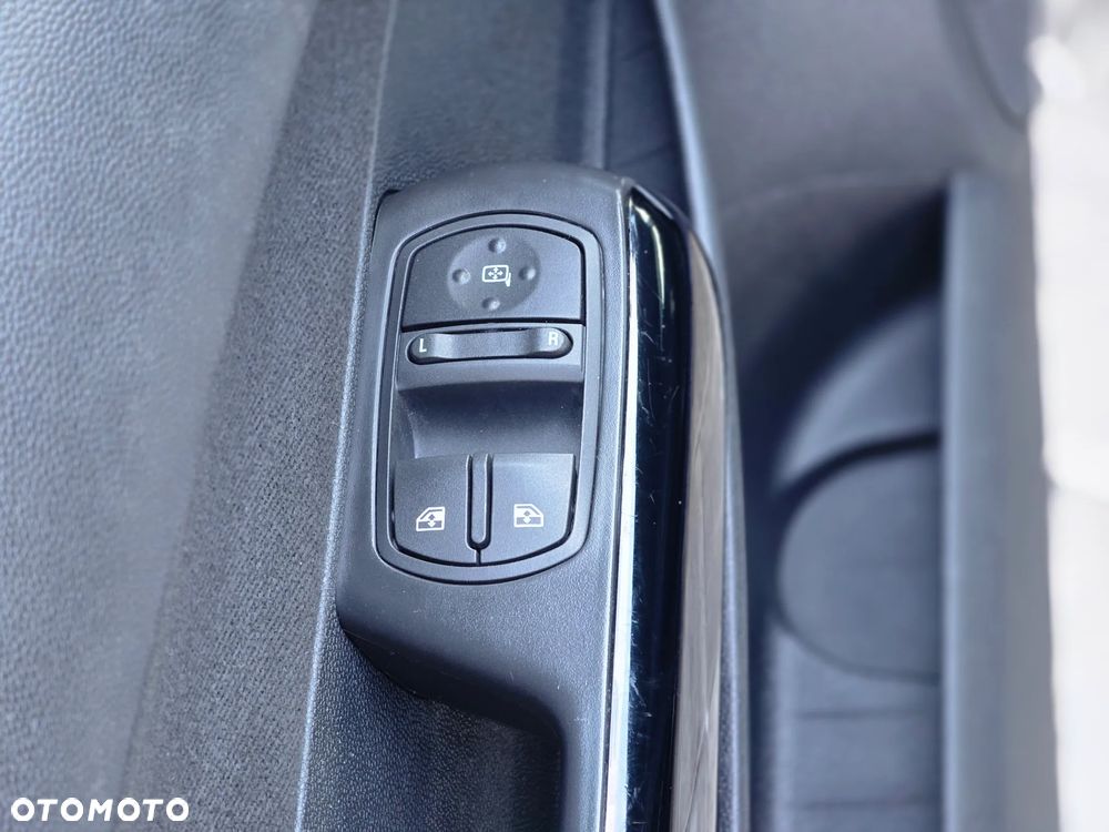 Opel Corsa 1.4 16V Satellite - 33