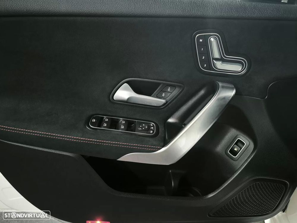 Mercedes-Benz A 250 Limousine e AMG Line - 45