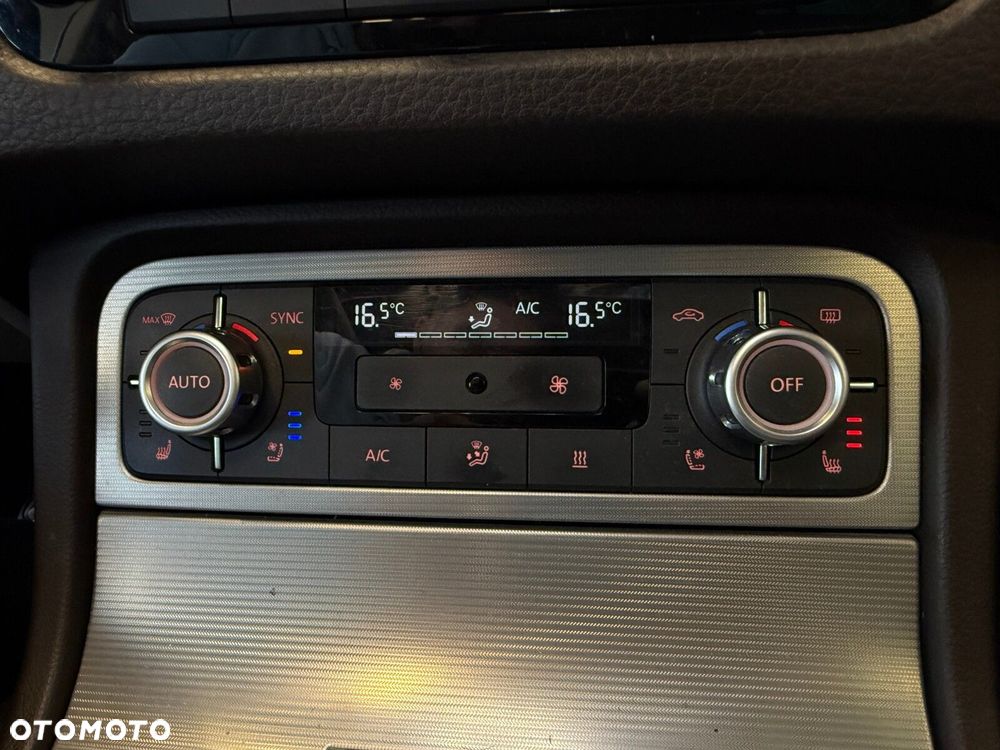 Volkswagen Touareg - 34