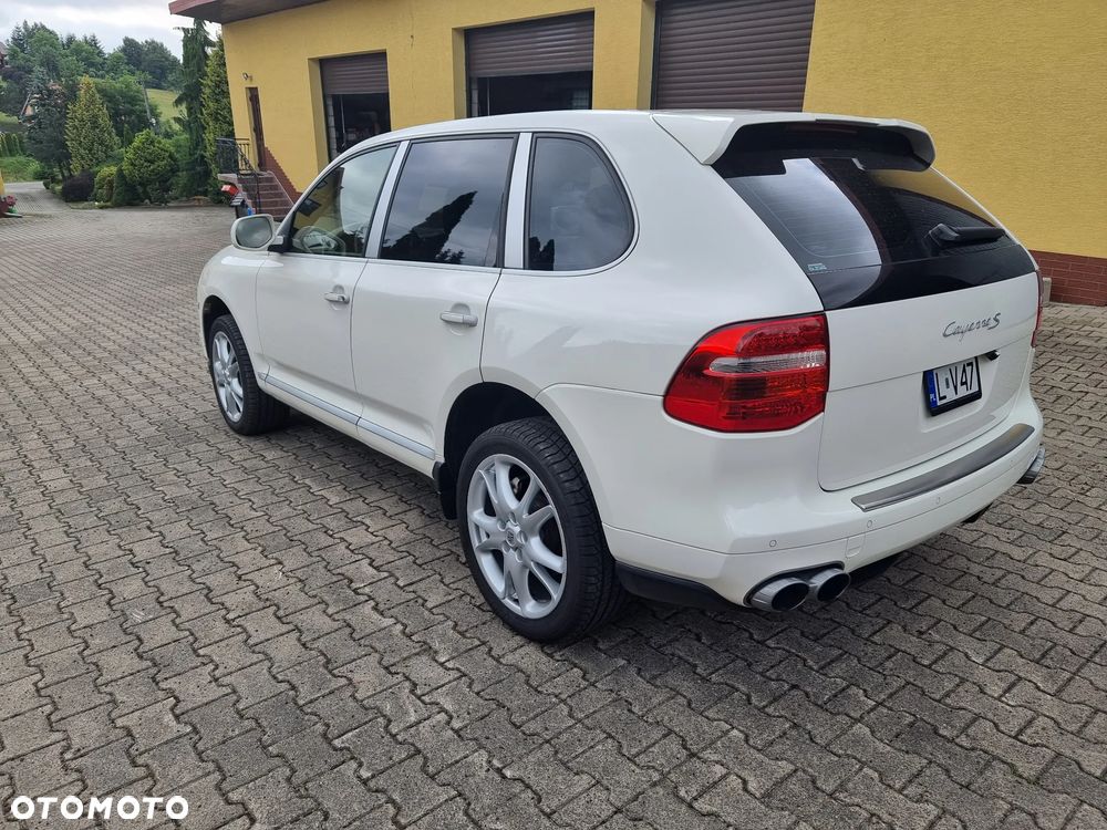 Porsche Cayenne - 4
