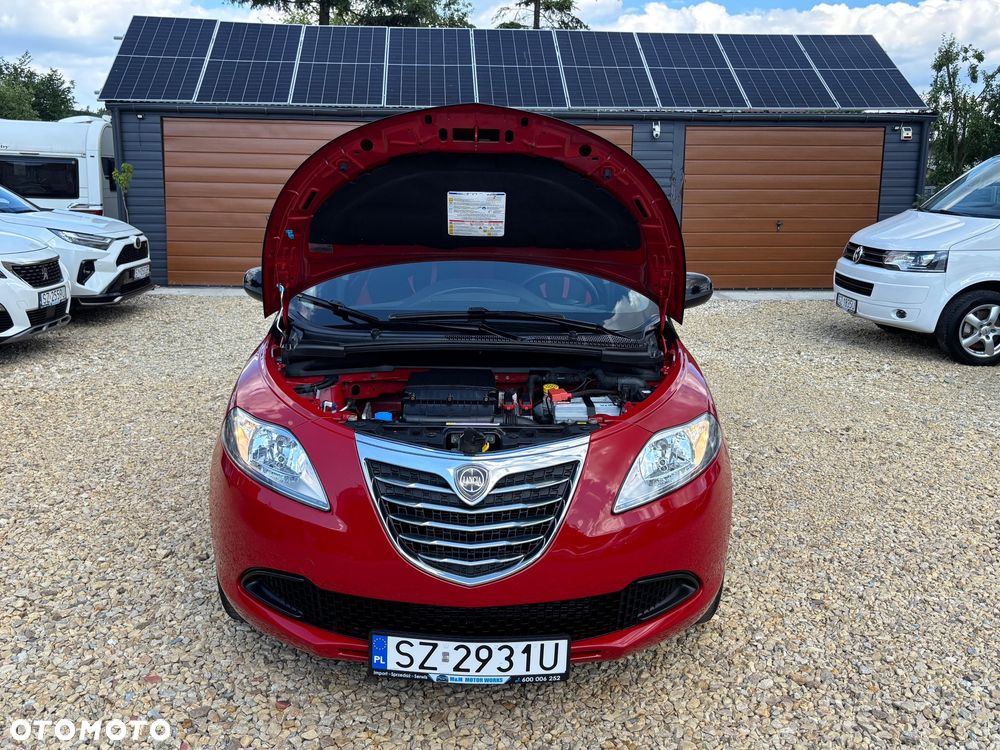 Lancia Ypsilon Y 1.2 8v Black & Red Edition - 12
