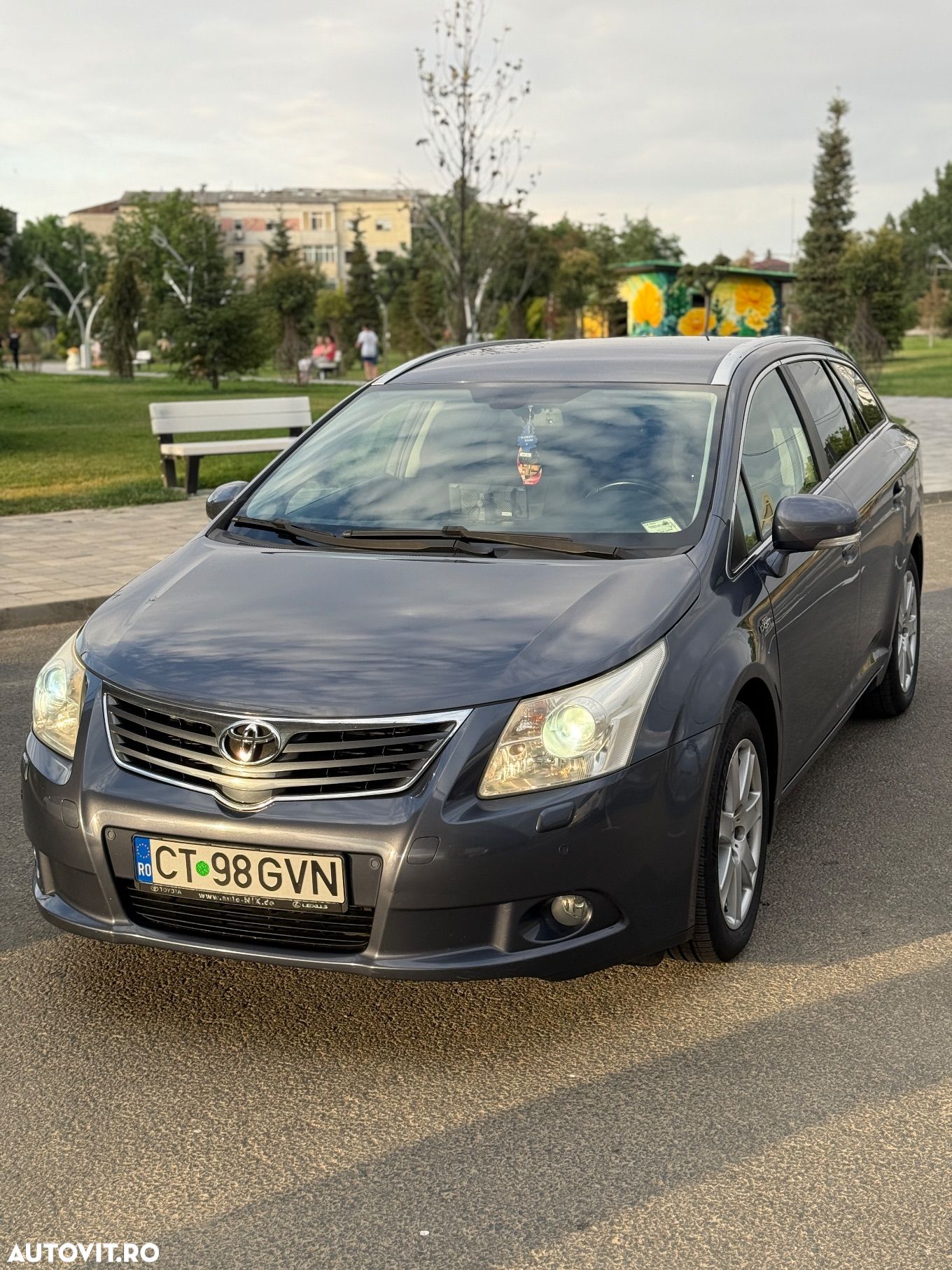 Toyota Avensis 2.2 D-CAT Aut Elegance - 1