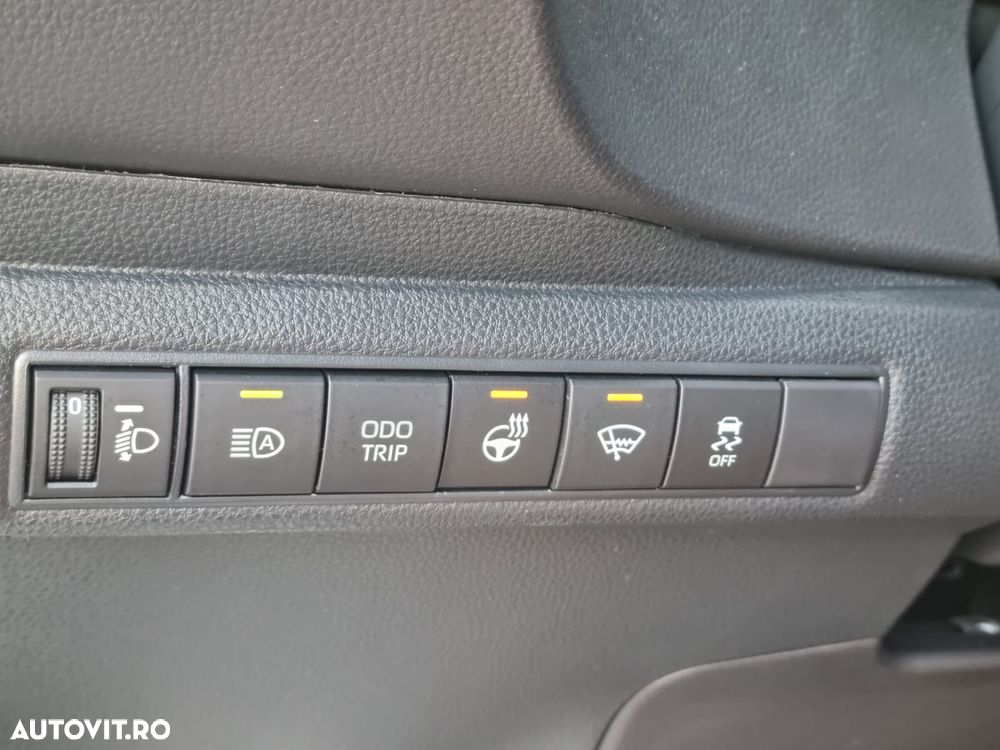 Toyota Corolla 1.8 HSD Dynamic - 32