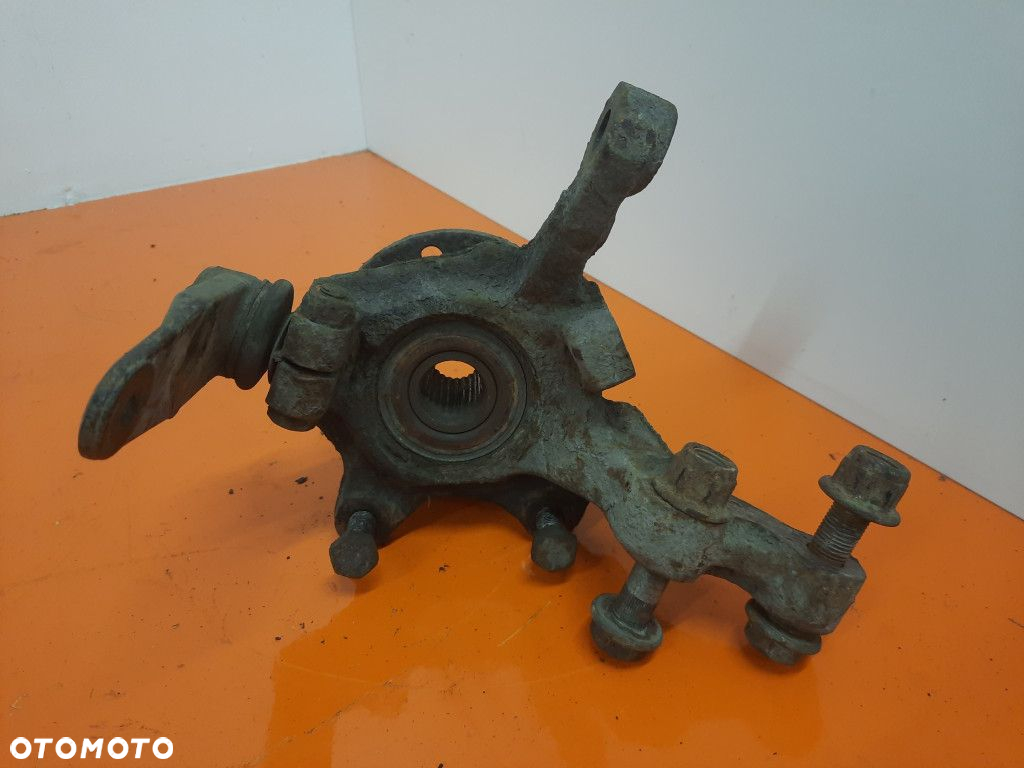 NISSAN KUBISTAR I 1.5DCI 88KM 03-08 PIASTA ZWROTNICA LEWA PRZÓD  K9K - 4