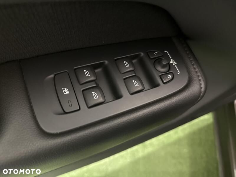 Volvo XC 60 D4 Momentum Pro - 12