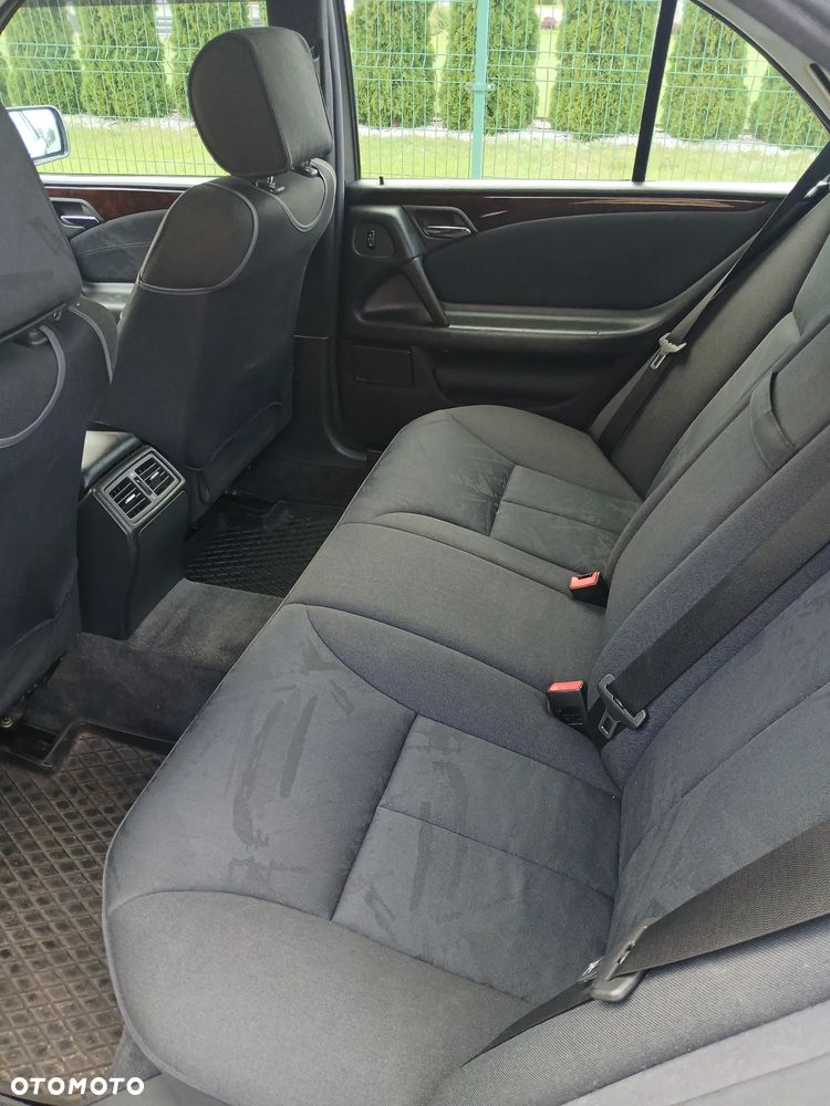 Mercedes-Benz Klasa E 200 CDI Elegance - 22