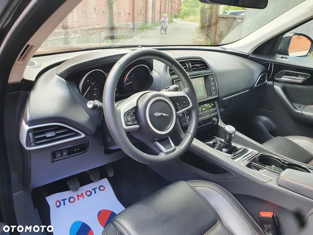 Jaguar E-Pace 2.0 i4D AWD First Edition - 12
