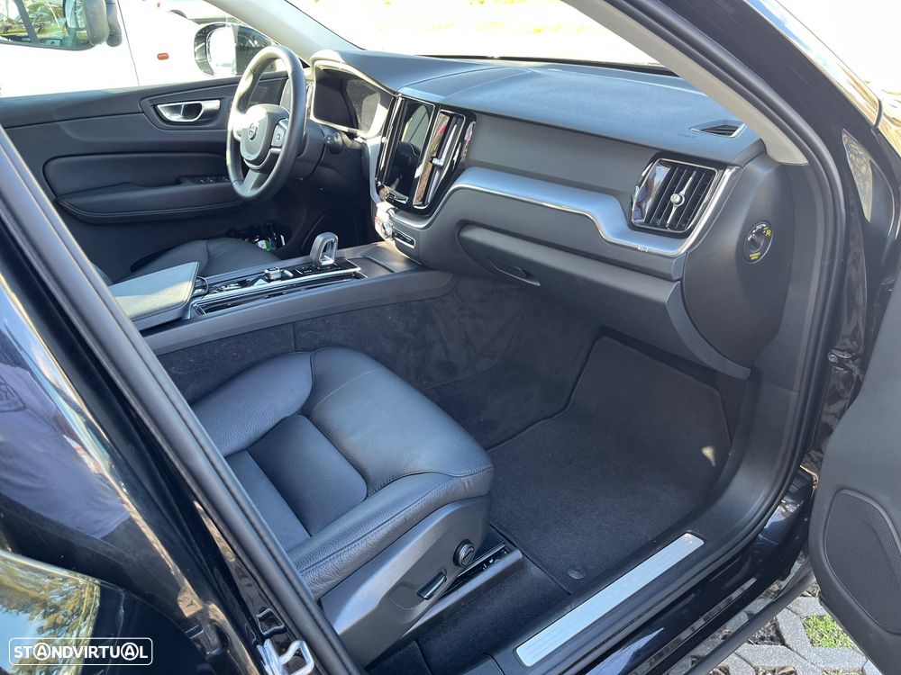 Volvo XC 60 2.0 B4 Momentum - 11