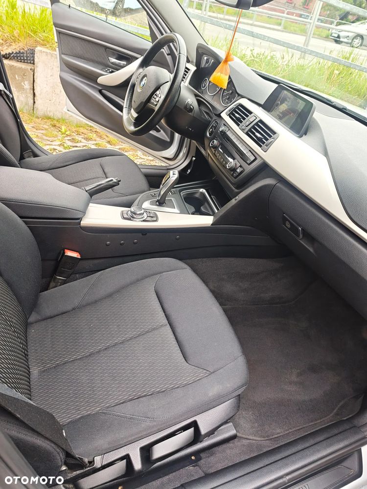 BMW Seria 3 318d - 25
