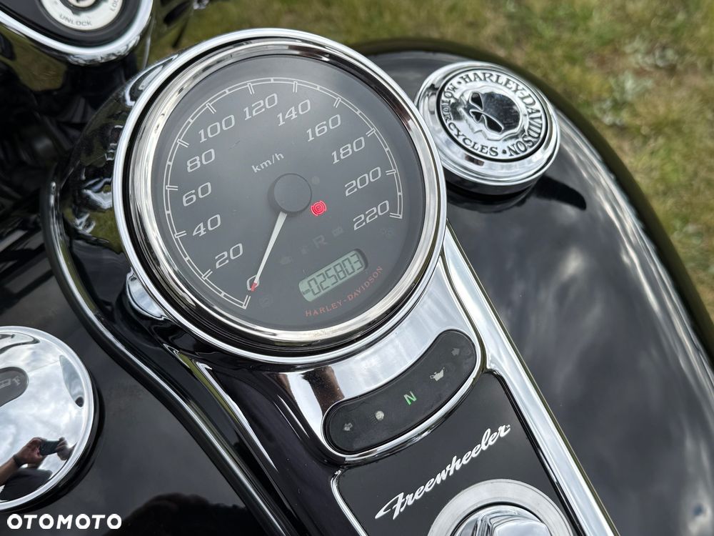 Harley-Davidson Trike Freewheeler - 9