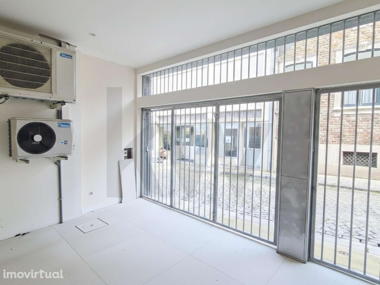 Apartamento T2 renovado com varanda fechada em Lordelo do Ouro, Porto - Grande imagem: 3/18