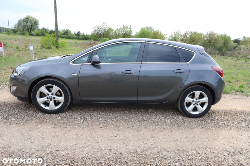 Opel Astra 1.6 T Cosmo - 6