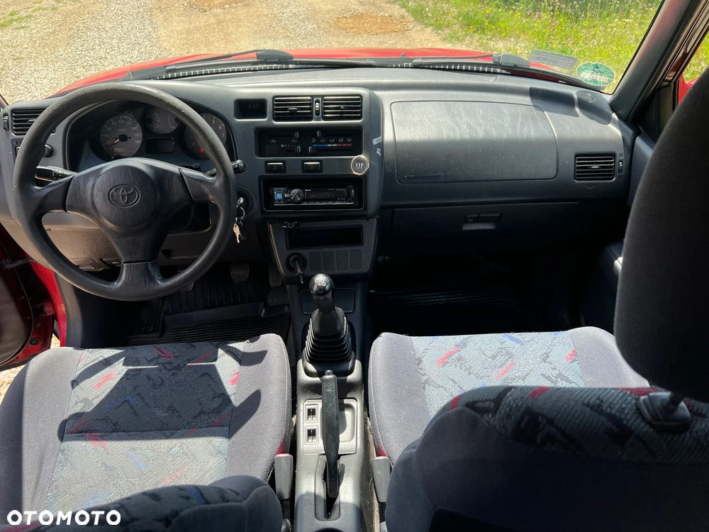 Toyota RAV4 2.0 - 8