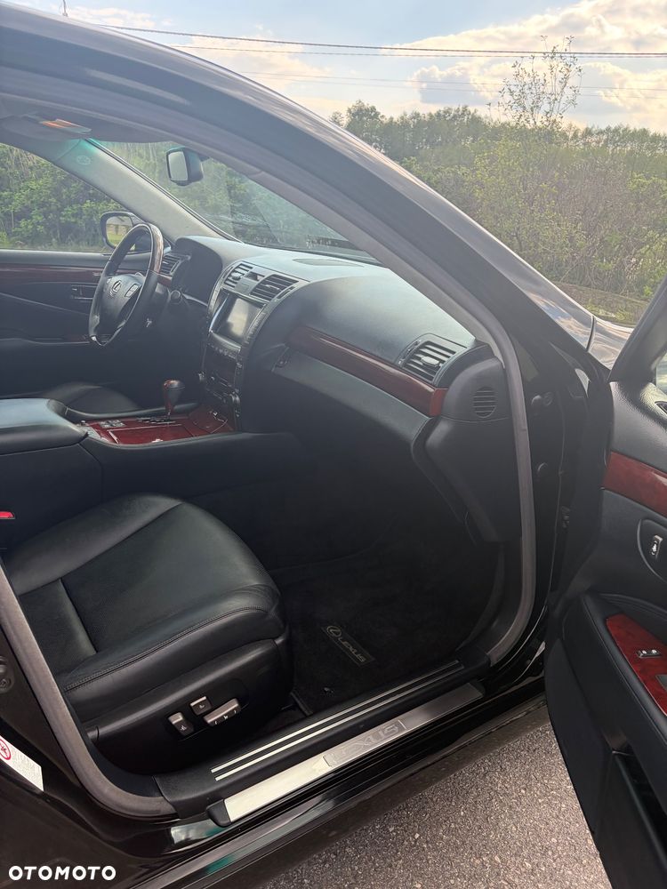 Lexus LS - 16