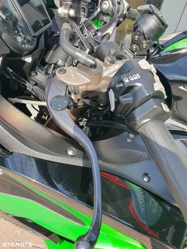 Kawasaki H2 - 23