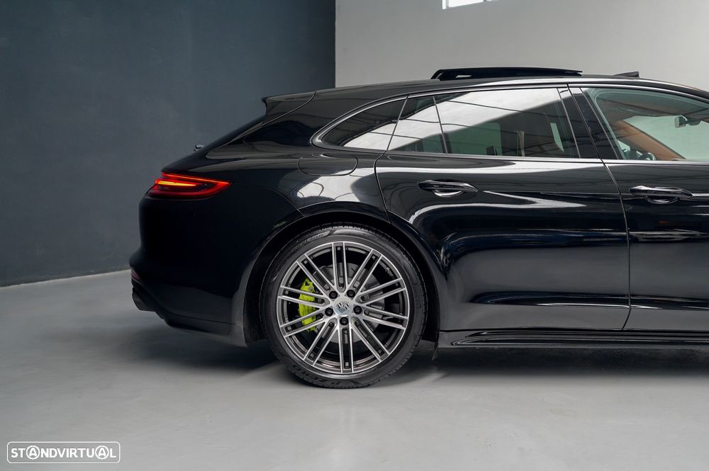 Porsche Panamera Sport Turismo 4 E-Hybrid - 12