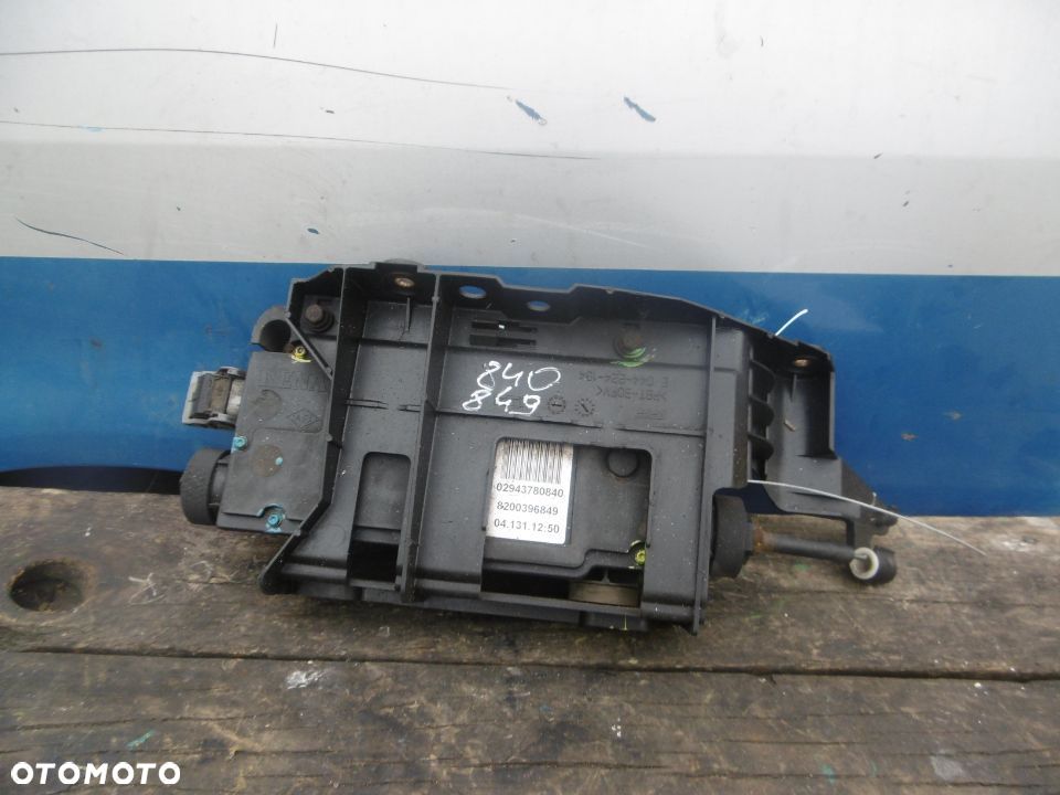 Hamulec ręczny elektryczny RENAULT SCENIC II 02943780840 8200396849 - 1