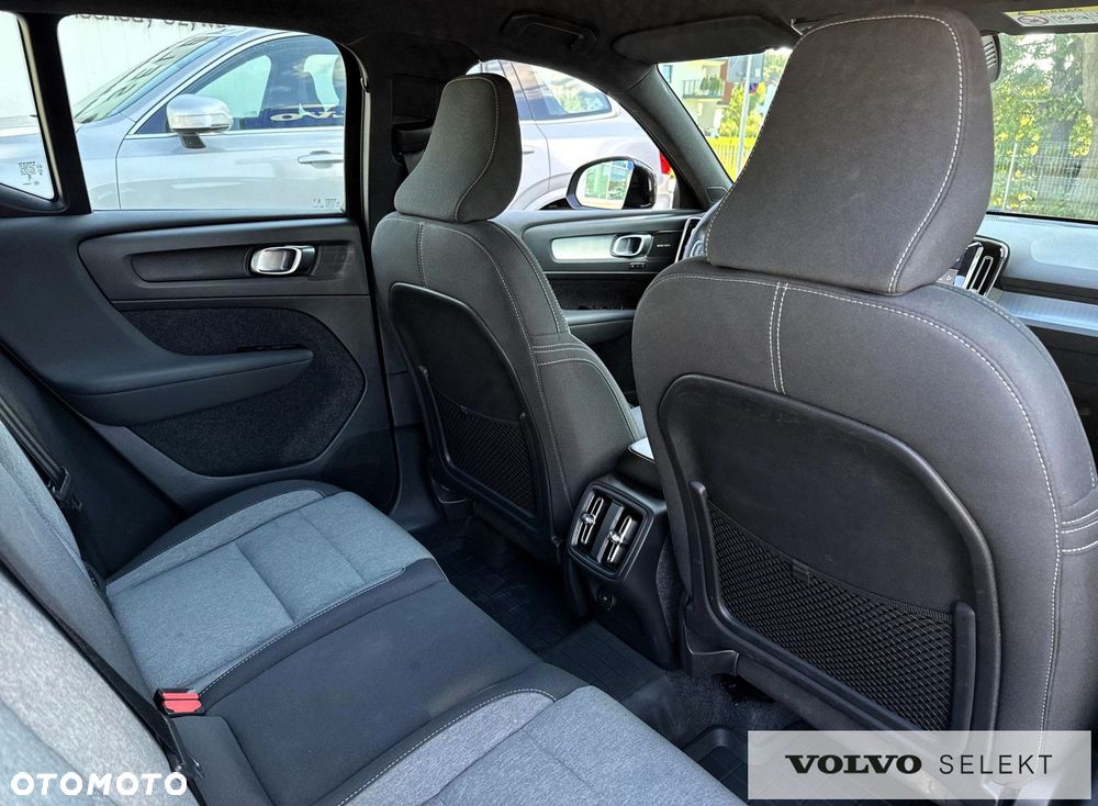 Volvo XC 40 B3 Plus Dark - 28