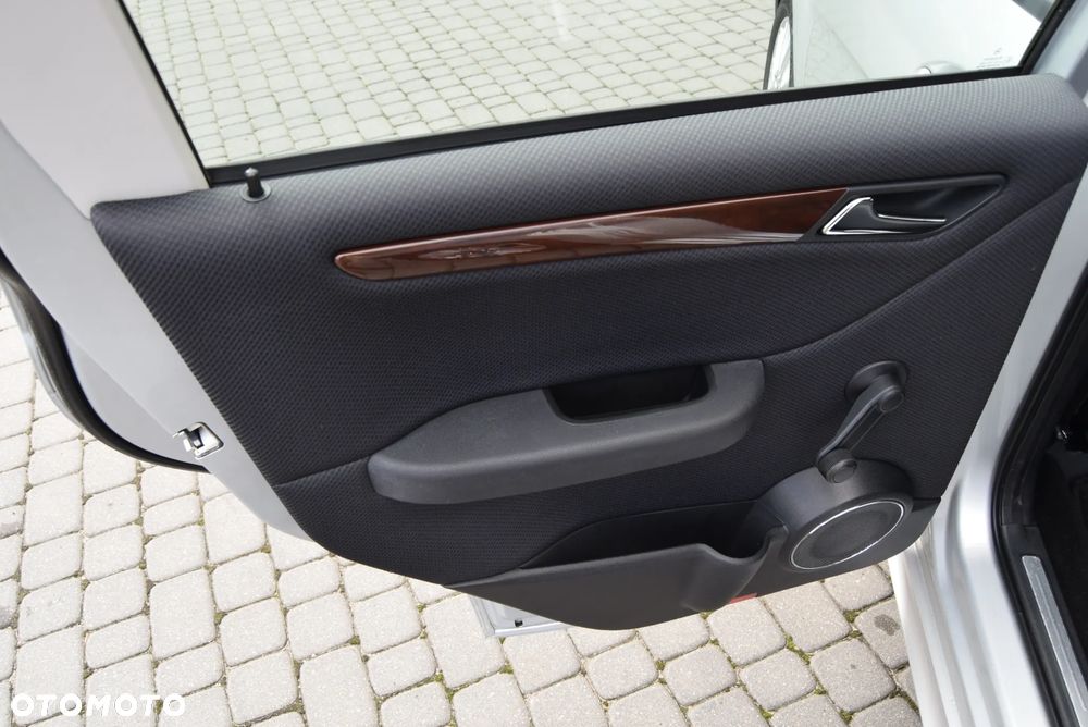 Mercedes-Benz Klasa A 160 BlueEFFICIENCY Elegance Special Edition - 24
