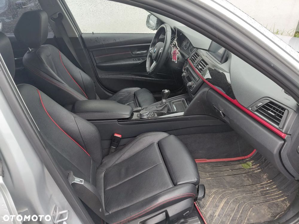 BMW Seria 3 320i Efficient Dynamics Edition Sport Line - 16