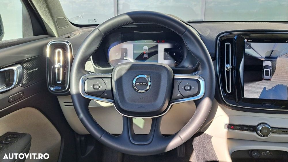 Volvo XC 40 B4 AT FWD MHEV Ultra Dark - 14