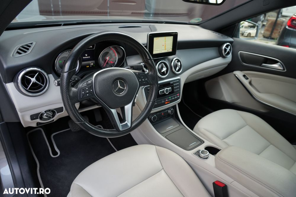 Mercedes-Benz GLA 220 d 4MATIC 7G-DCT - 13