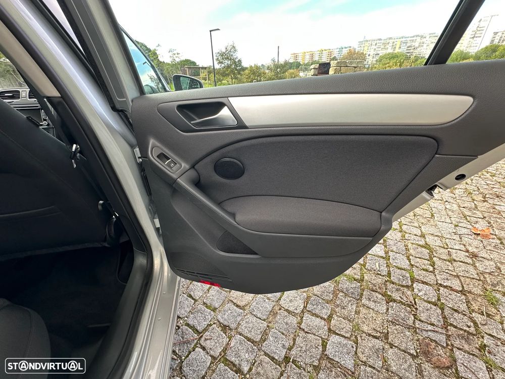 VW Golf 2.0 TDi BlueMotion Edition - 38