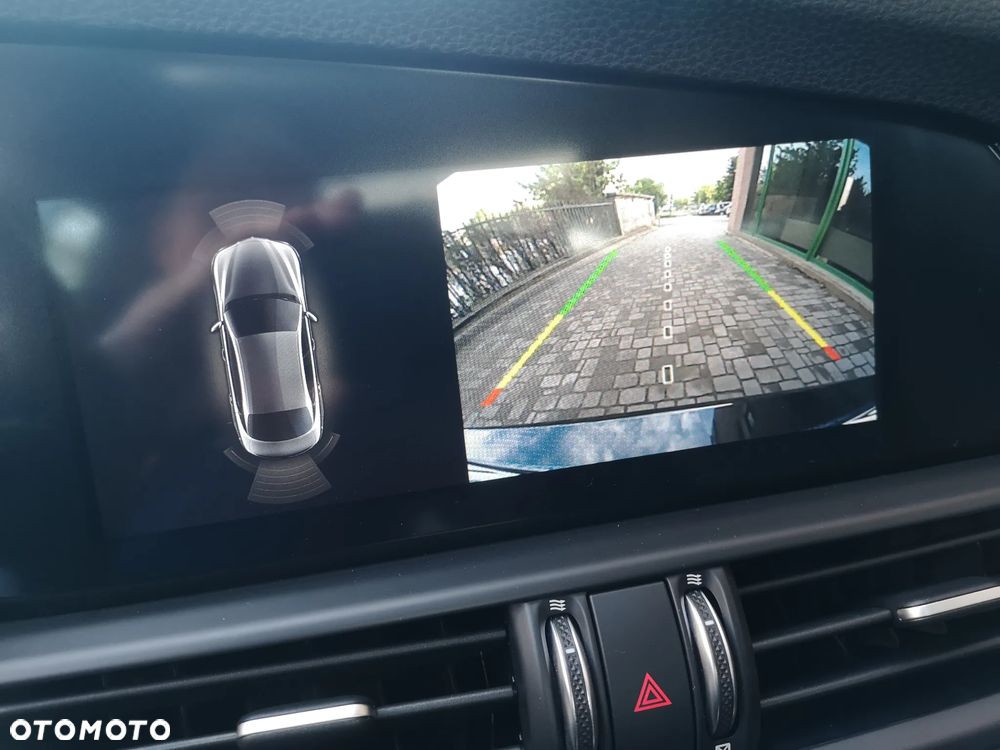 Alfa Romeo Giulia 2.0 Turbo 16V AT8-Q4 Ti - 19