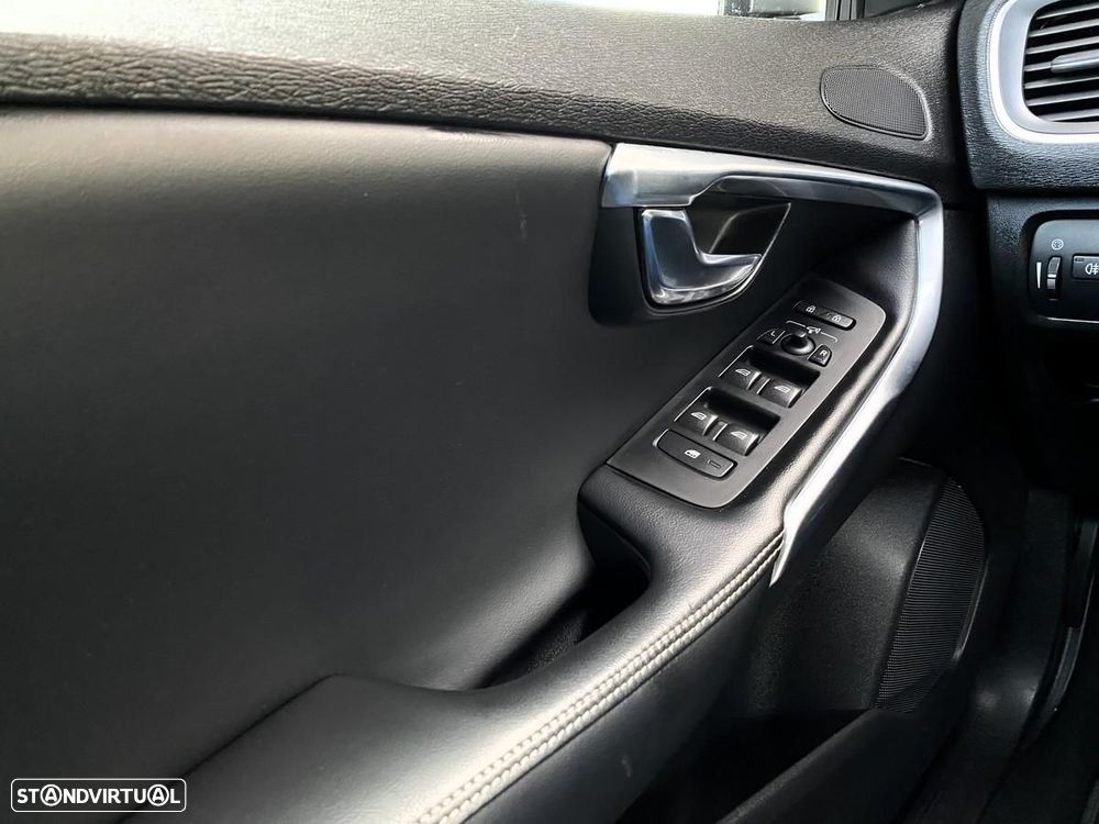 Volvo V40 1.6 D2 R-Design Momentum - 26