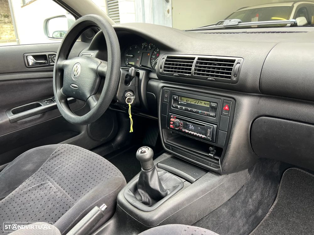 VW Passat 1.9 TDi Confortline - 19