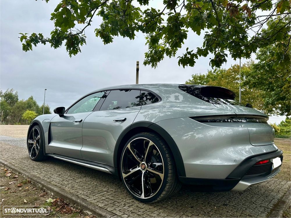 Porsche Taycan Cross Turismo 4 - 7