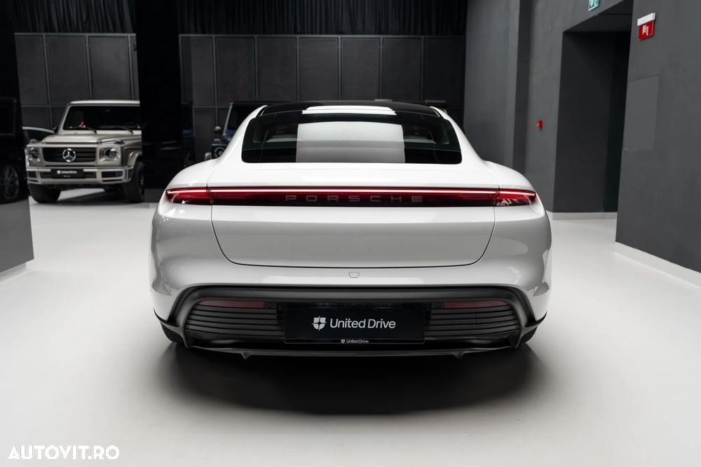 Porsche Taycan - 37
