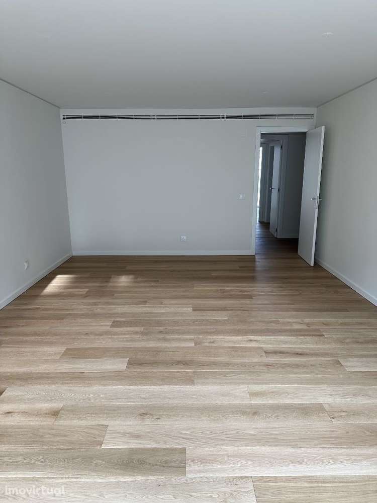 T2 novo Campo Pequeno c/ garagem - Grande imagem: 3/25