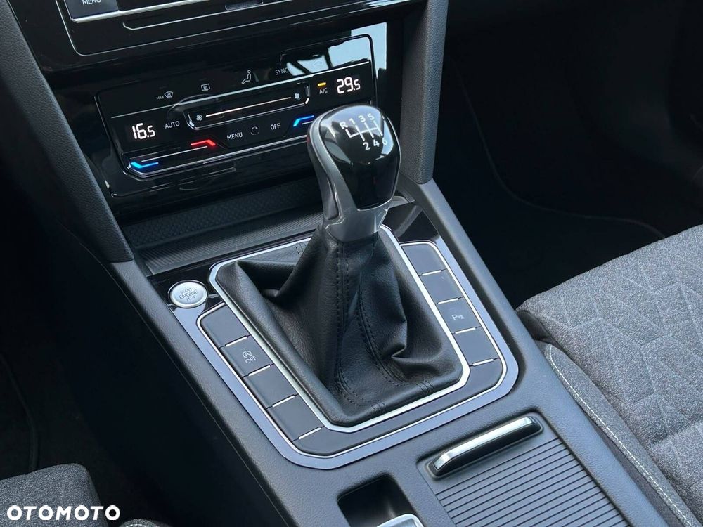 Volkswagen Passat Variant 1.5 TSI EVO Business - 25