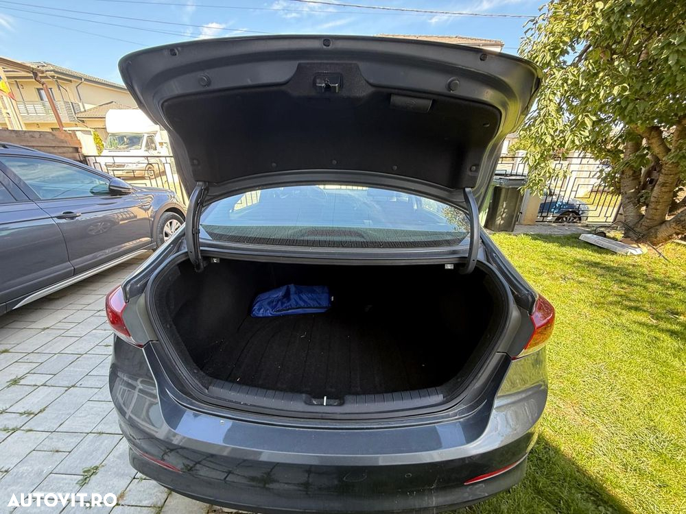 Hyundai Elantra 1.6 MPi Exclusive - 10