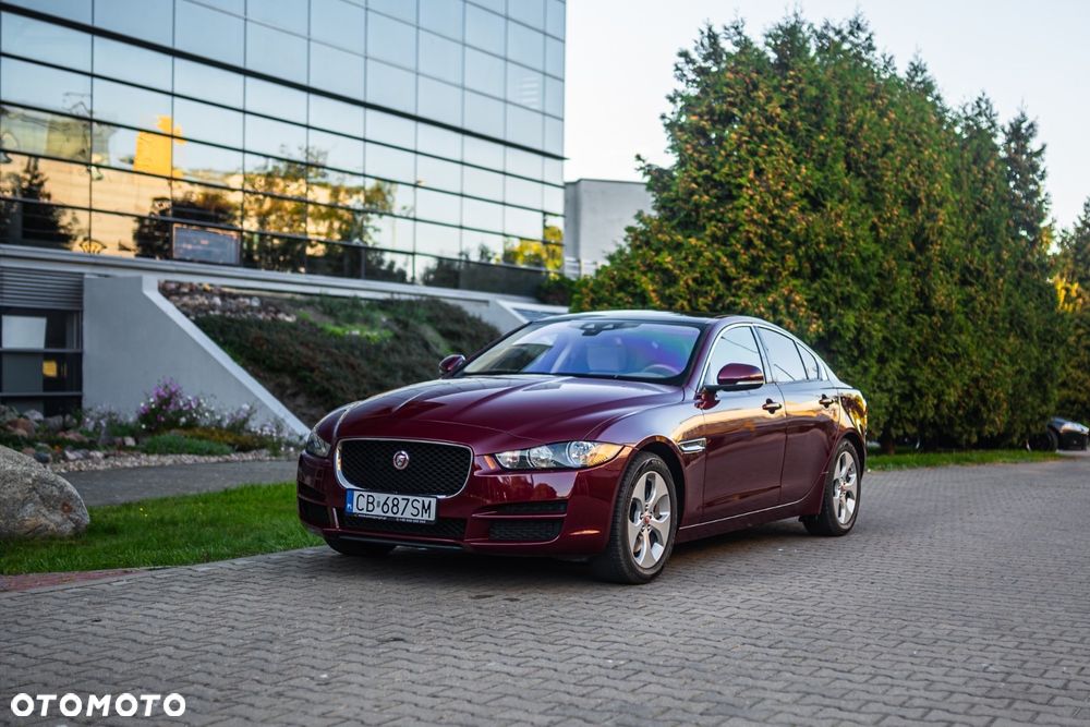 Jaguar XE 2.0 T Prestige - 9