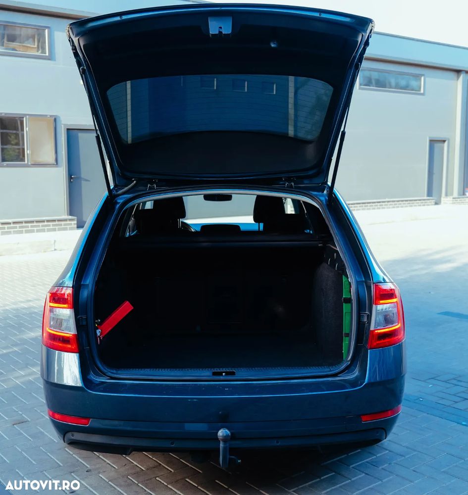 Skoda Octavia Combi Diesel 1.6 TDI DSG Style - 4