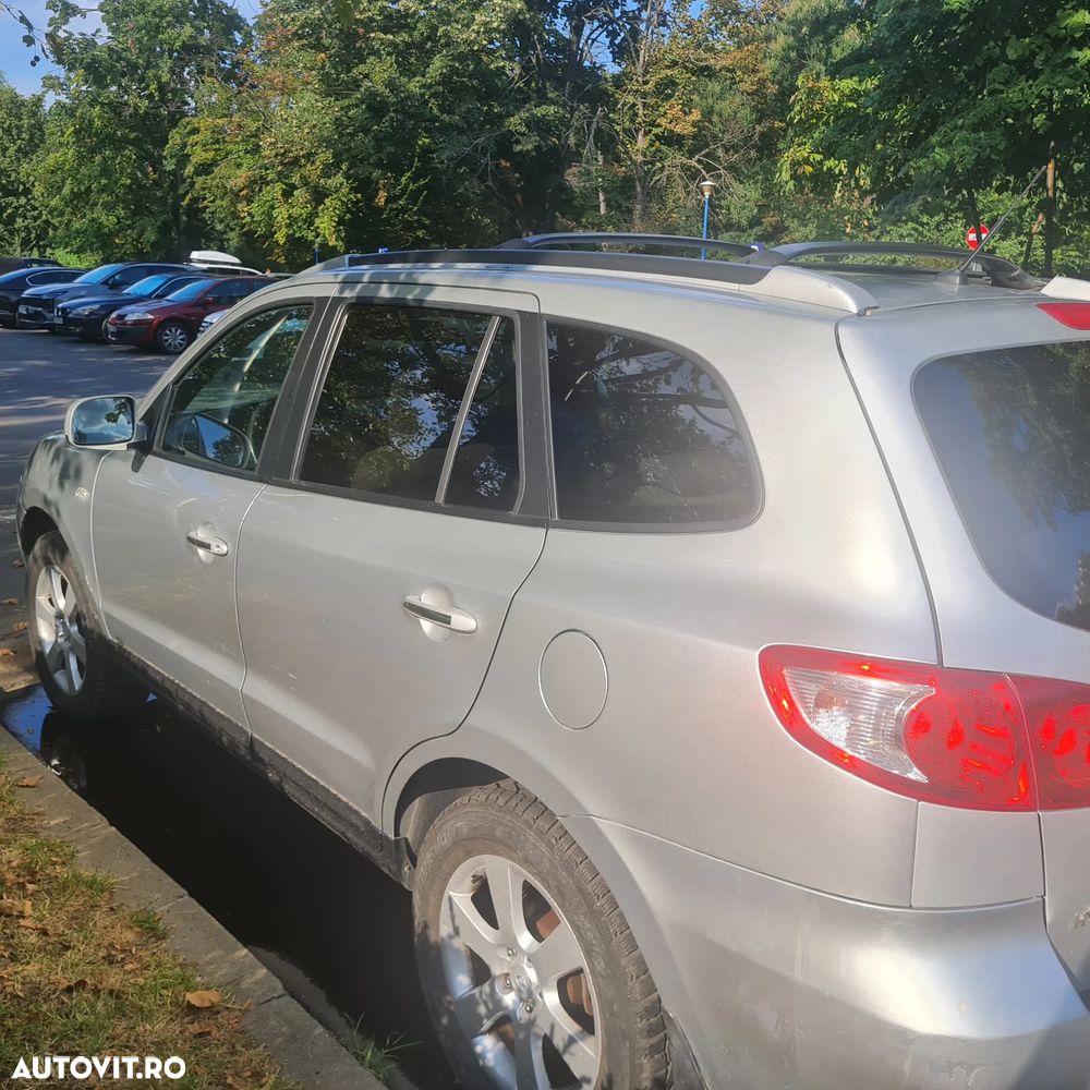 Hyundai Santa Fe 2.2 DSL VGT 5 SEATS 2WD MT CLASSIC - 12