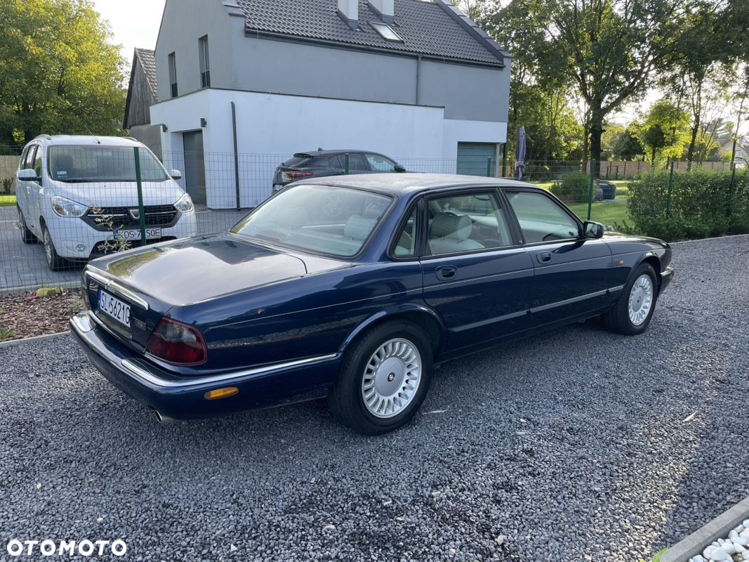 Jaguar XJ - 4