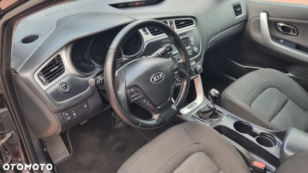 Kia Ceed 1.6 GDI Dream-Team Edition - 13